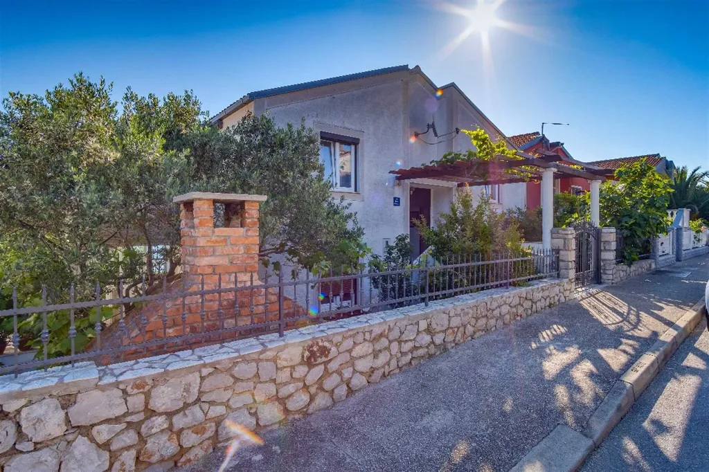 2-Bedroom Apartment in Mali Lošinj for up to 5