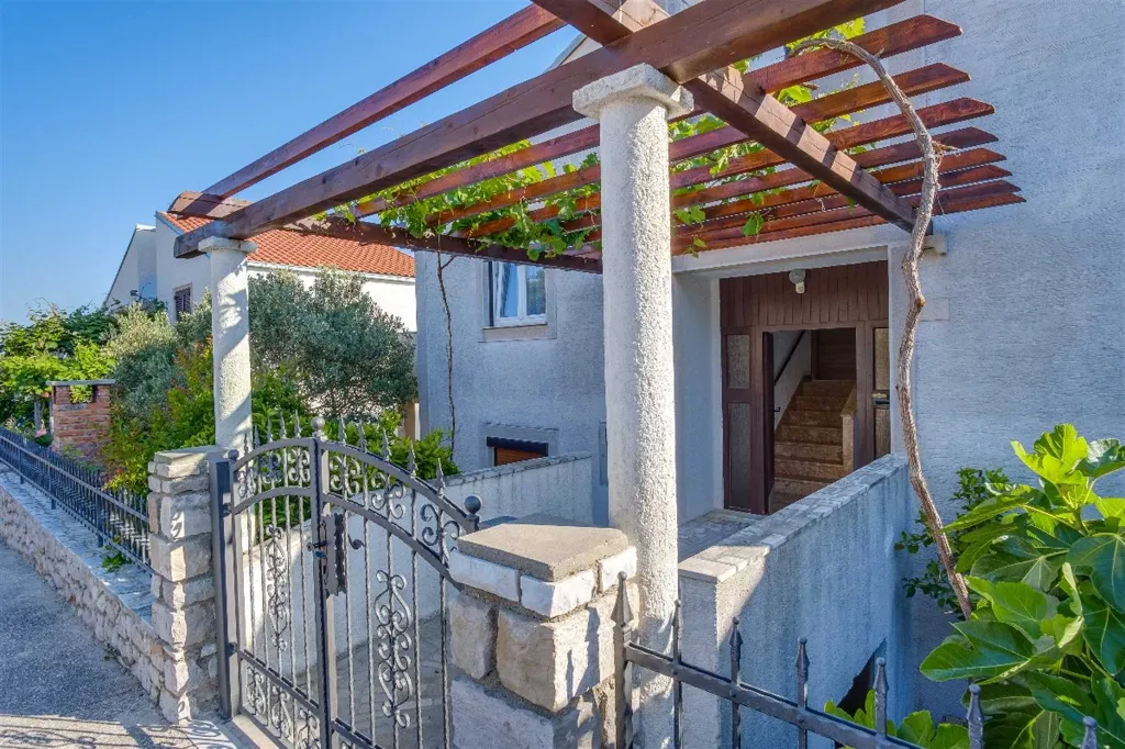 2-Bedroom Apartment in Mali Lošinj for up to 5