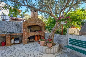 2-Bedroom Apartment in Mali Lošinj for up to 5