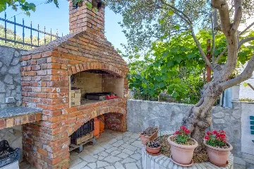 2-Bedroom Apartment in Mali Lošinj for up to 5