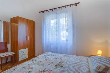 2-Bedroom Apartment in Mali Lošinj for up to 5