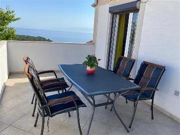 2-Bedroom Apartment in Mali Lošinj for up to 5