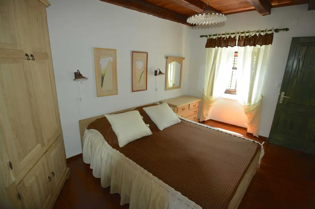 Two-Bedroom Apartment in Veli Lošinj for 4 Guests