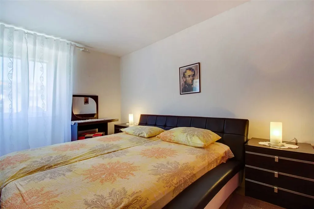 Pet-Friendly 2-Bedroom Apartment with Parking, Mali Lošinj