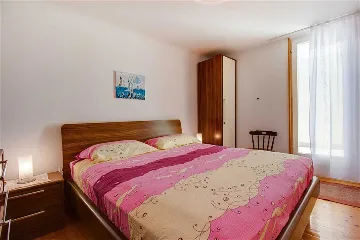 Pet-Friendly 2-Bedroom Apartment with Parking, Mali Lošinj