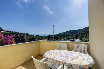 Pet-Friendly 2-Bedroom Apartment with Parking, Mali Lošinj