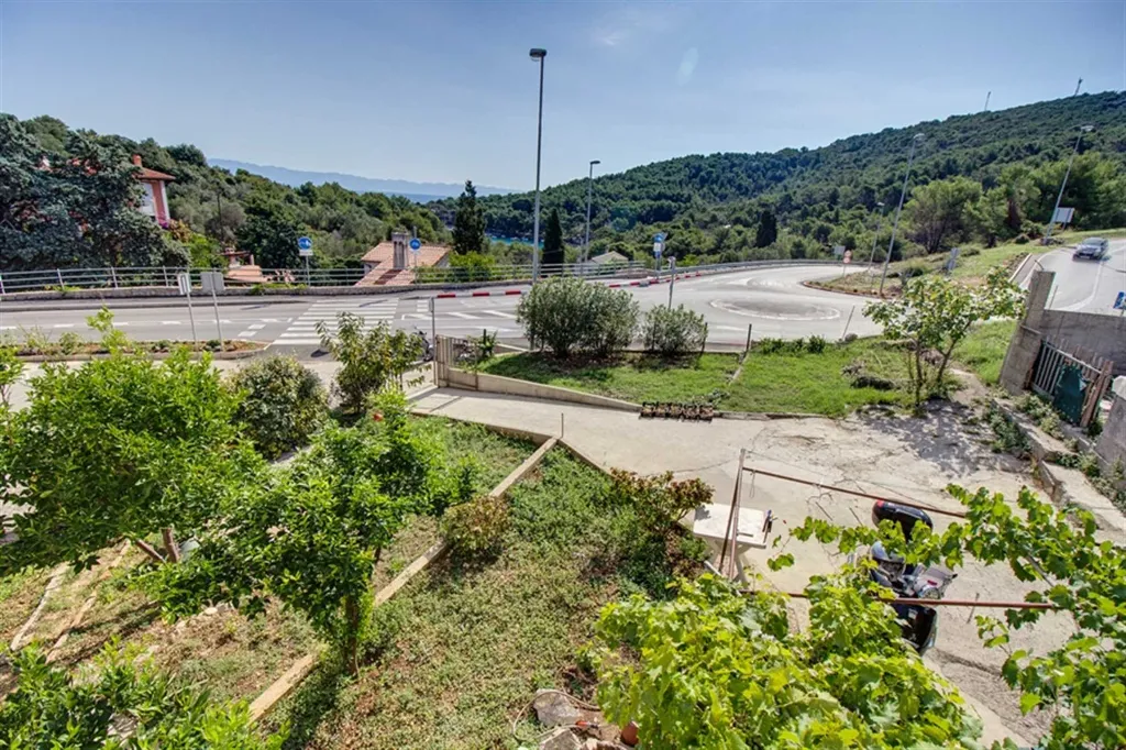 Pet-Friendly 2-Bedroom Apartment with Parking, Mali Lošinj