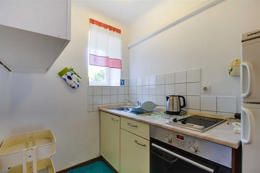 Pet-Friendly 2-Bedroom Apartment with Parking, Mali Lošinj