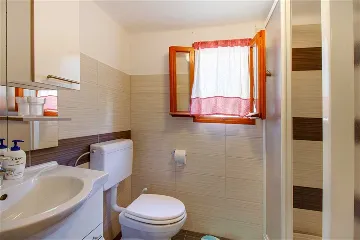 Pet-Friendly 2-Bedroom Apartment with Parking, Mali Lošinj