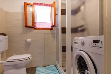 Pet-Friendly 2-Bedroom Apartment with Parking, Mali Lošinj