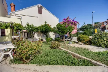 Pet-Friendly 2-Bedroom Apartment with Parking, Mali Lošinj