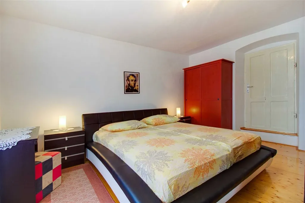 Pet-Friendly 2-Bedroom Apartment with Parking, Mali Lošinj