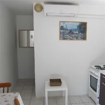 Pet-Friendly 1-Bedroom Apartment for 3 in Veli Lošinj