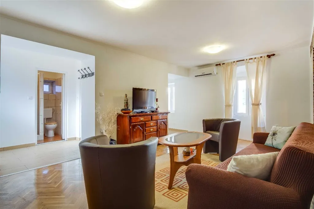 3-Bedroom Apartment for 6 in Veli Lošinj
