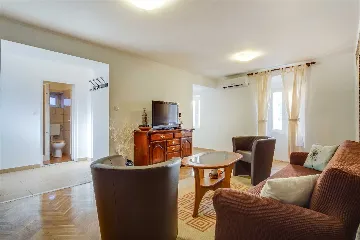 3-Bedroom Apartment for 6 in Veli Lošinj