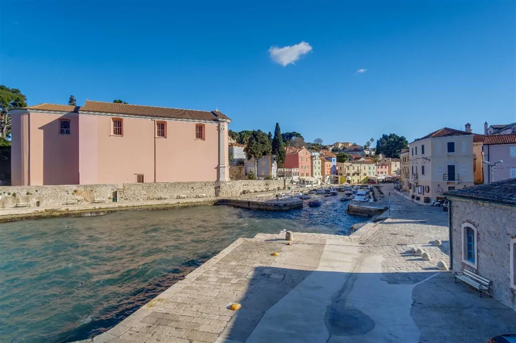 3-Bedroom Apartment for 6 in Veli Lošinj