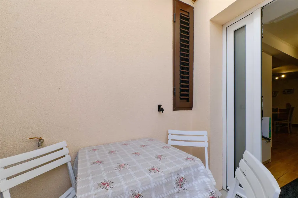 1-Bedroom Apartment in Veli Lošinj for Up to 3