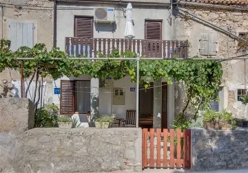 Apartment with Partly Sea View in Veli Lošinj