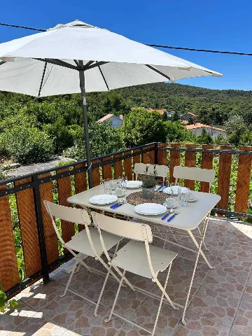 Apartment with Partly Sea View in Veli Lošinj