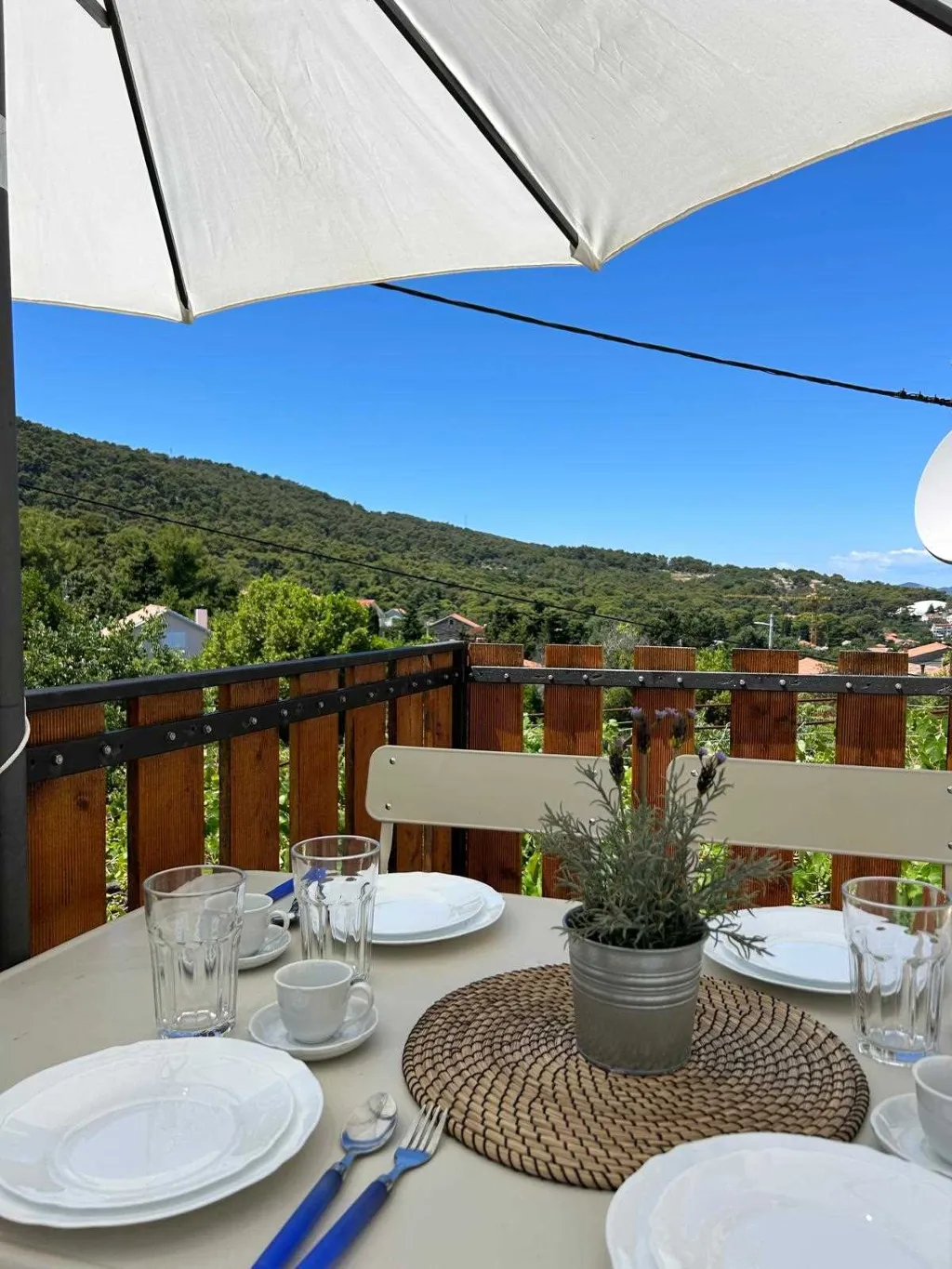 Apartment with Partly Sea View in Veli Lošinj
