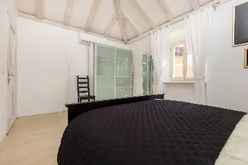 2-Bedroom Guest House for 4 in Veli Lošinj