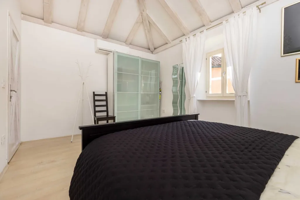 2-Bedroom Guest House for 4 in Veli Lošinj