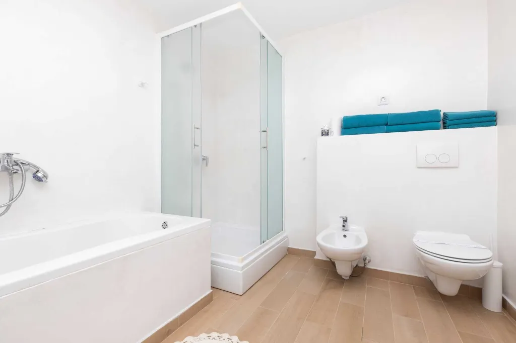 2-Bedroom Guest House for 4 in Veli Lošinj