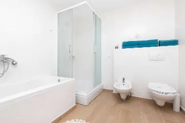 2-Bedroom Guest House for 4 in Veli Lošinj