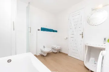 2-Bedroom Guest House for 4 in Veli Lošinj