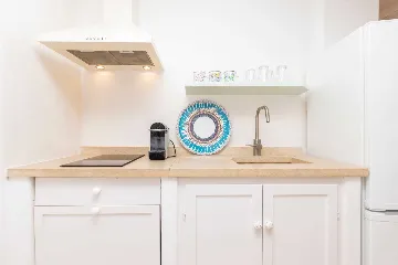 2-Bedroom Guest House for 4 in Veli Lošinj