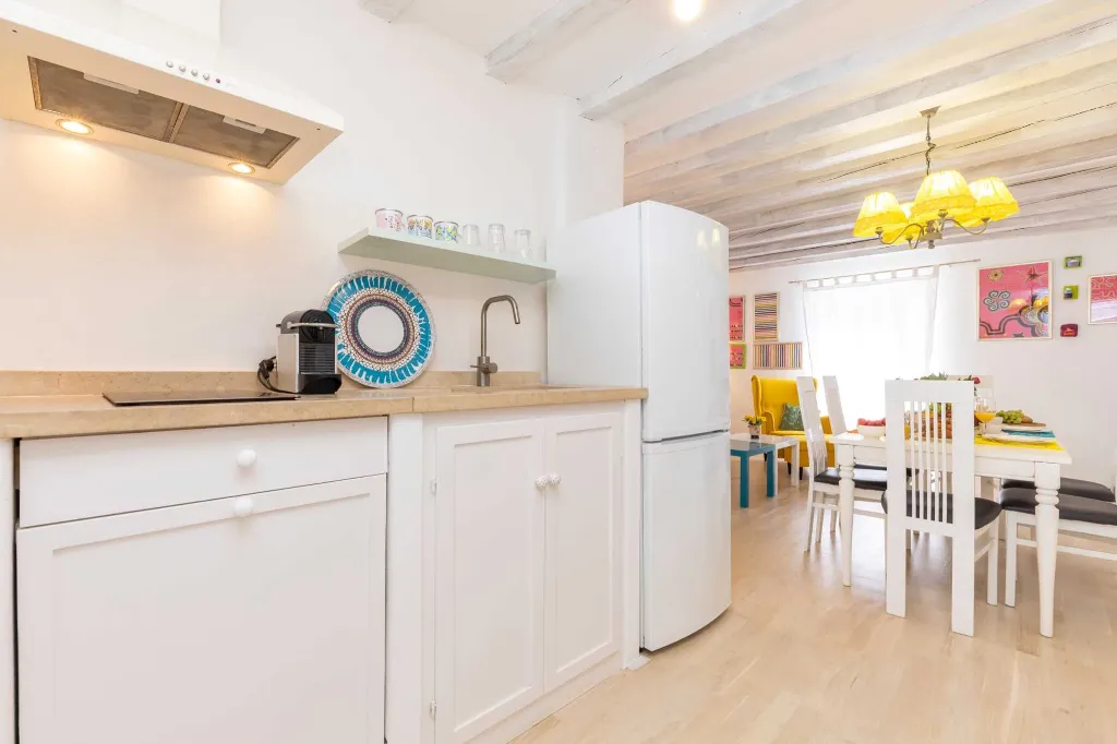 2-Bedroom Guest House for 4 in Veli Lošinj
