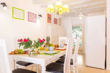 2-Bedroom Guest House for 4 in Veli Lošinj