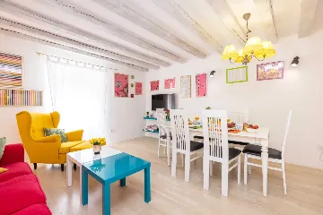 2-Bedroom Guest House for 4 in Veli Lošinj