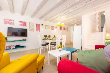 2-Bedroom Guest House for 4 in Veli Lošinj