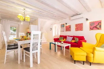 2-Bedroom Guest House for 4 in Veli Lošinj