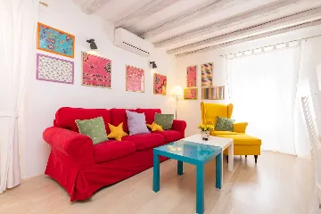 2-Bedroom Guest House for 4 in Veli Lošinj