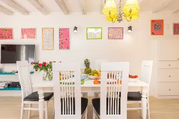 2-Bedroom Guest House for 4 in Veli Lošinj