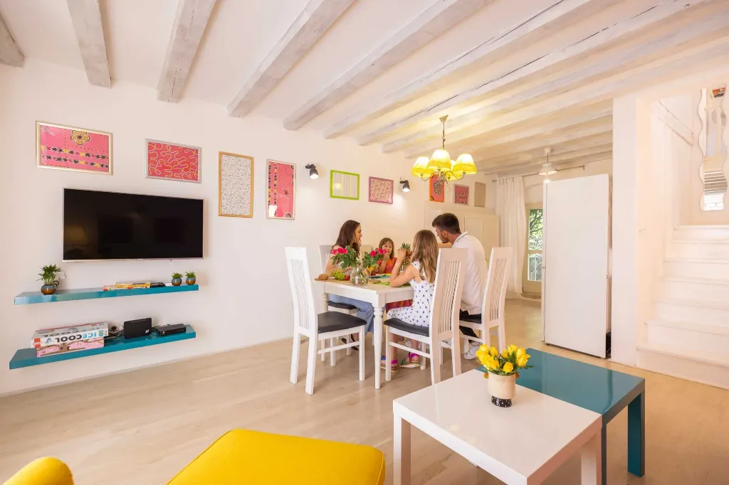 2-Bedroom Guest House for 4 in Veli Lošinj