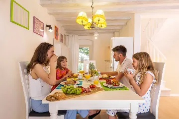 2-Bedroom Guest House for 4 in Veli Lošinj