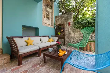 2-Bedroom Guest House for 4 in Veli Lošinj