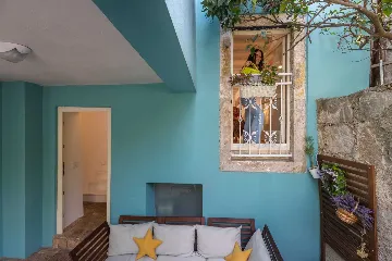 2-Bedroom Guest House for 4 in Veli Lošinj