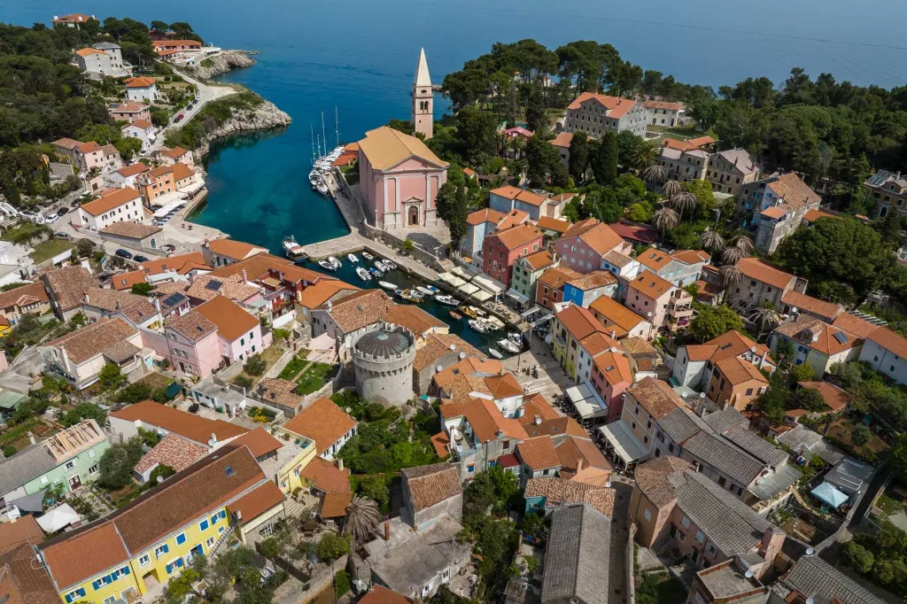 2-Bedroom Guest House for 4 in Veli Lošinj