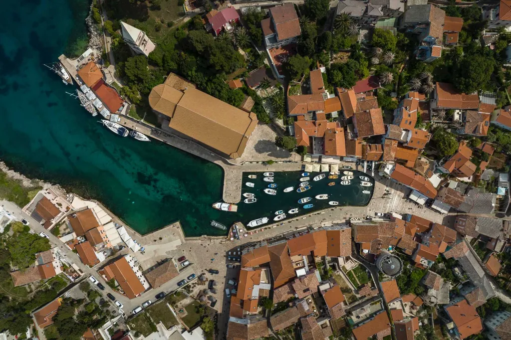 2-Bedroom Guest House for 4 in Veli Lošinj