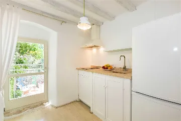 2-Bedroom Guest House for 4 in Veli Lošinj