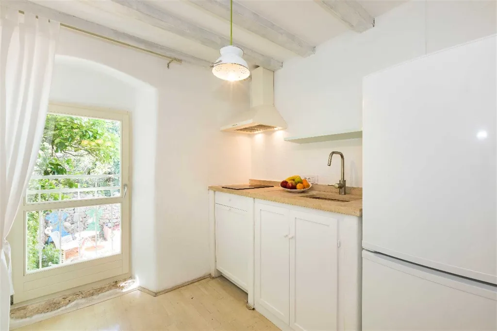 2-Bedroom Guest House for 4 in Veli Lošinj