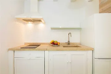 2-Bedroom Guest House for 4 in Veli Lošinj