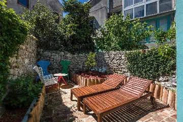 2-Bedroom Guest House for 4 in Veli Lošinj