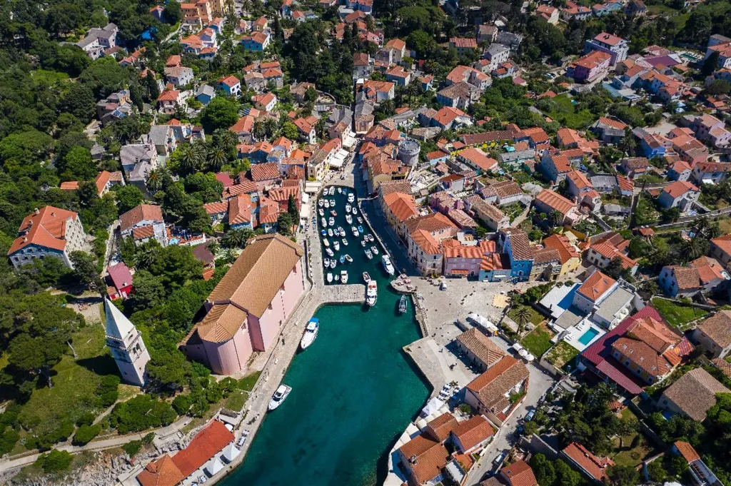 2-Bedroom Guest House for 4 in Veli Lošinj