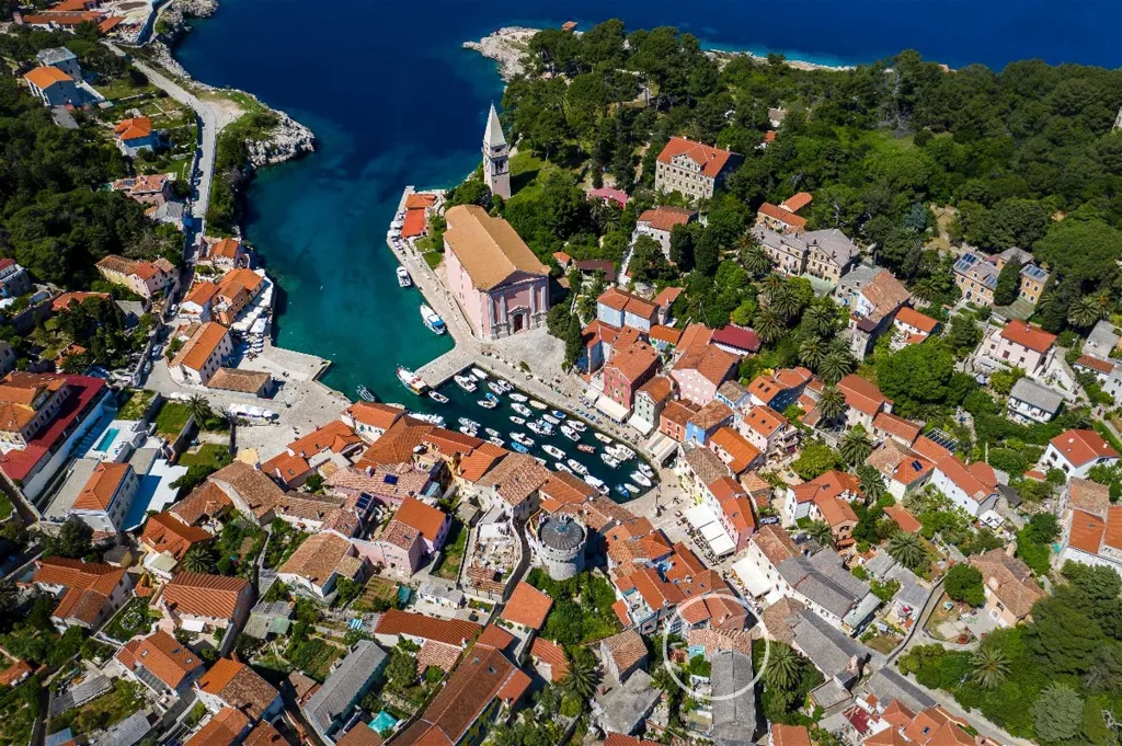 2-Bedroom Guest House for 4 in Veli Lošinj