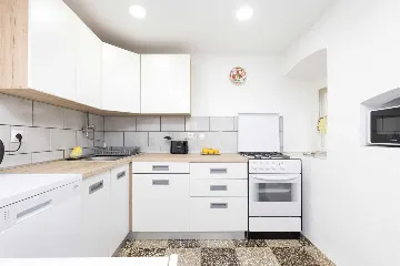 Veli Lošinj Pet-Friendly 3-Bedroom House for 7